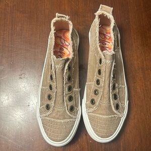 Blowfish Malibu Women's Play Sneaker, Desert Khaki Smoke Canvas, 8.5